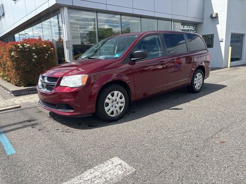 Used 2018 Dodge Grand Caravan SE w/ UConnect Hands-Free Group FWD image 3