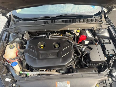 Used 2017 Ford Fusion SE w/ Fusion SE Technology Package FWD image 22