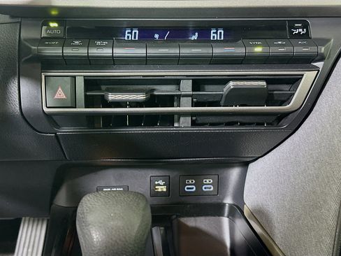 Used 2025 Toyota Camry LE w/ Convenience Package image 23