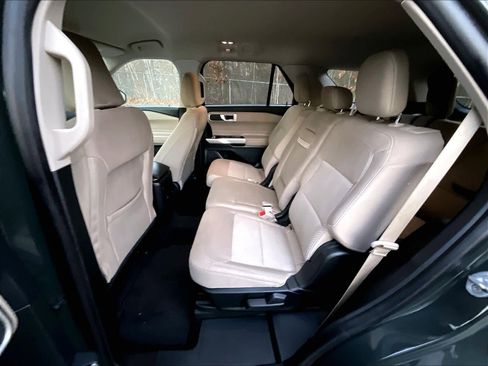 Used 2024 Ford Explorer XLT image 15
