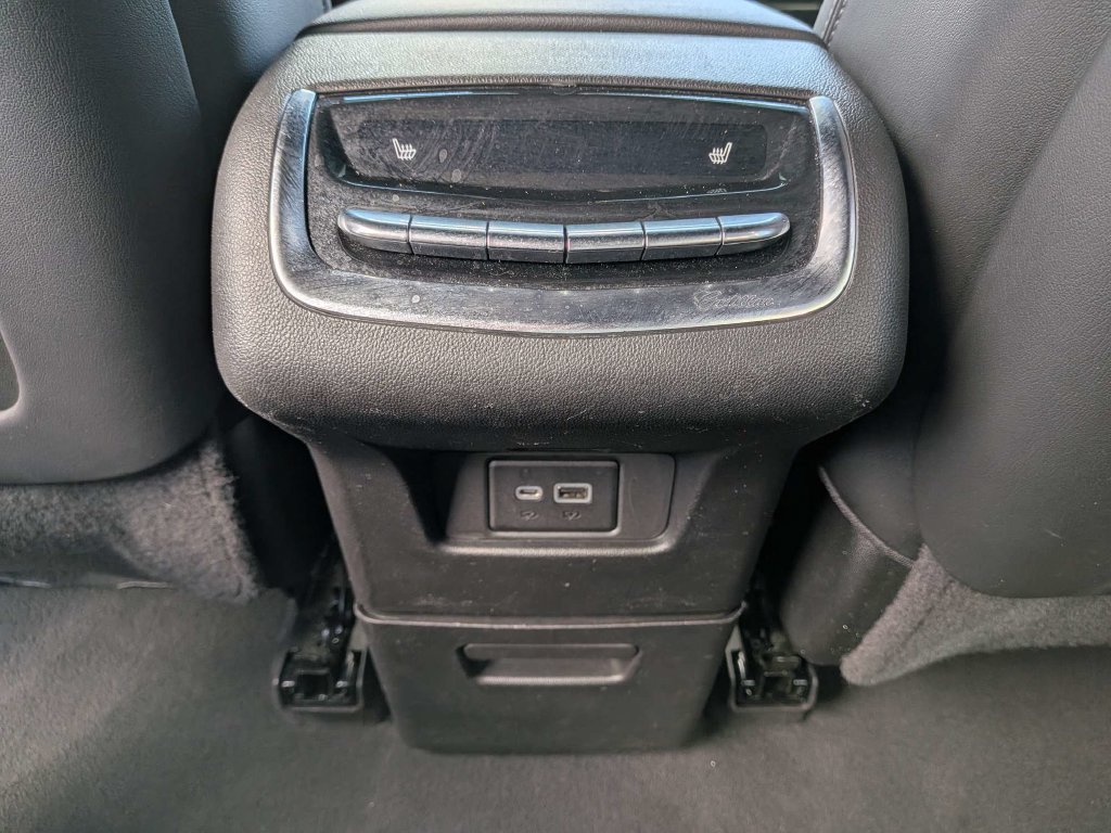 Used 2022 Cadillac XT6 Premium Luxury w/ Technology Package FWD image 19