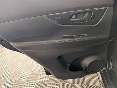 Used 2020 Nissan Rogue S image 25