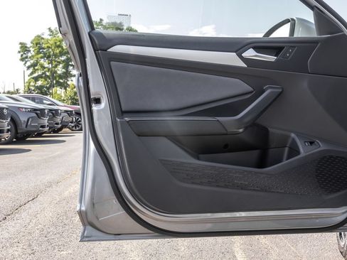 Certified 2025 Volkswagen Jetta SE FWD image 27