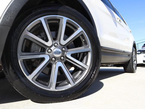 Used 2015 Ford Explorer XLT w/ Equipment Group 202B FWD image 28