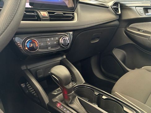 Used 2025 Chevrolet TrailBlazer LT image 40