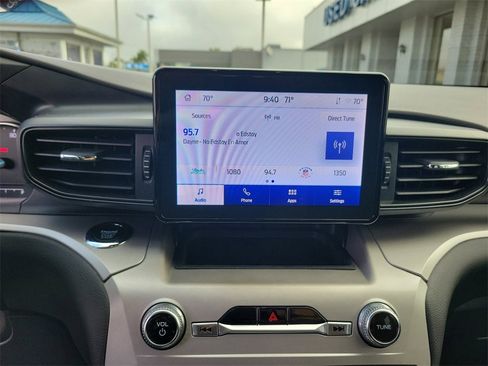 Used 2022 Ford Explorer XLT image 19