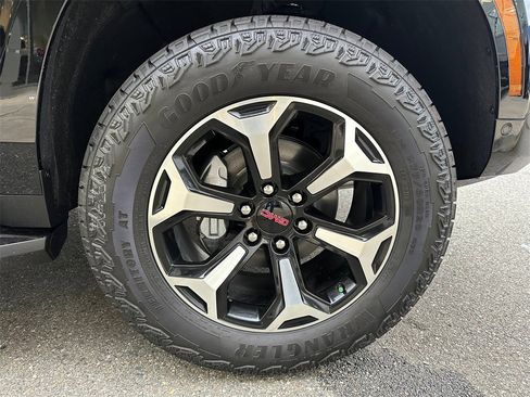 New 2026 GMC Yukon XL AT4 image 9