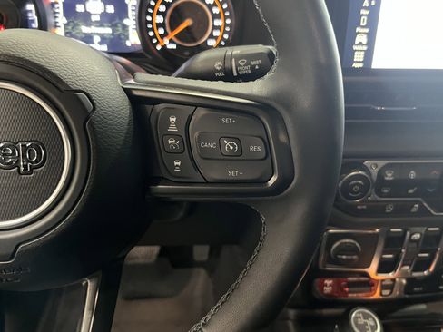 Certified 2025 Jeep Gladiator Rubicon AWD/4WD image 23
