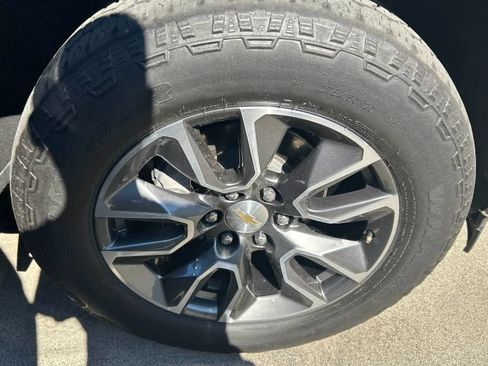 Used 2023 Chevrolet Silverado 1500 LT w/ Leather Package AWD/4WD image 4