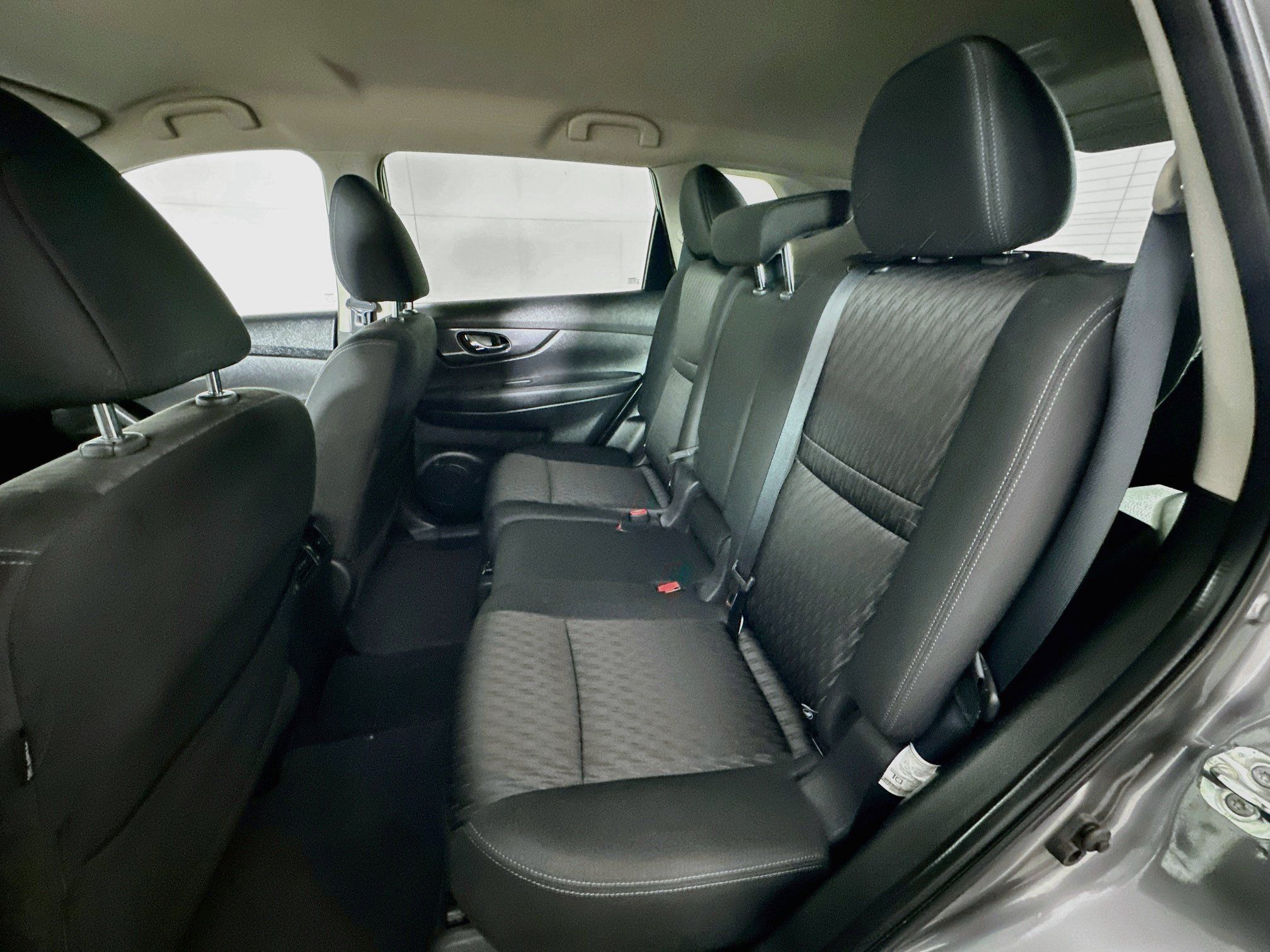 Used 2019 Nissan Rogue SV FWD image 25