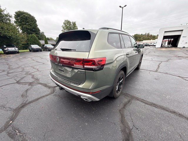 Used 2024 Volkswagen Atlas Peak Edition SEL AWD/4WD image 7