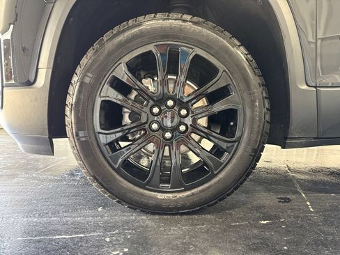 Used 2023 GMC Acadia SLT w/ Elevation Edition FWD image 6