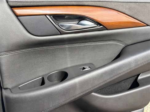 Used 2020 Cadillac Escalade Luxury image 26