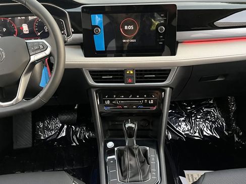 New 2025 Volkswagen Taos SEL image 20