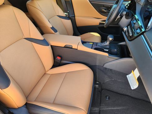 New 2025 Lexus ES 350 w/ Premium Package image 9