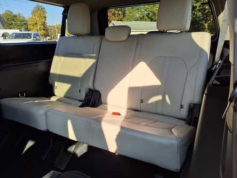 Used 2021 Ford Expedition Max Platinum image 19