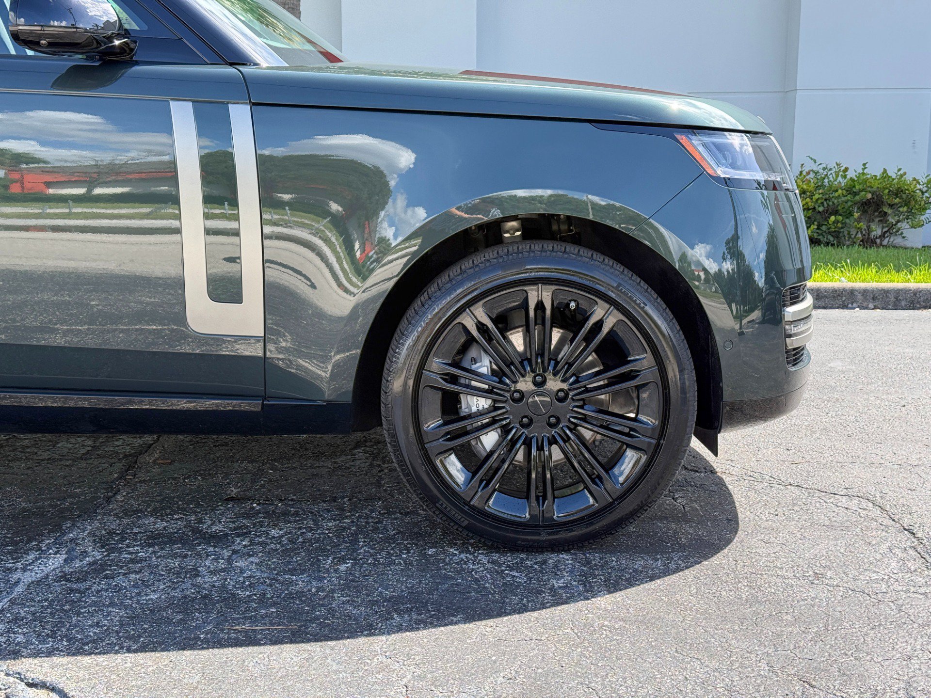 Used 2026 Land Rover Range Rover SE AWD/4WD image 4