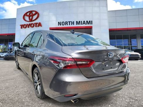 Used 2021 Toyota Camry XLE image 3