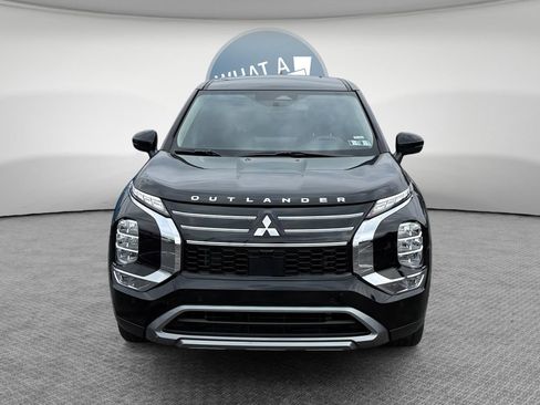 Used 2025 Mitsubishi Outlander SE FWD image 9