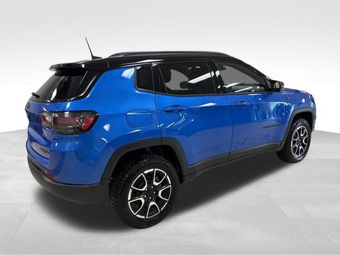Used 2024 Jeep Compass Trailhawk w/ Trailhawk Elite Group AWD/4WD image 6