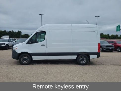 Used 2025 Mercedes-Benz Sprinter 2500 image 3