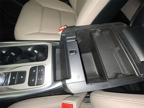 Used 2020 Ford Explorer XLT w/ Equipment Group 202A image 21