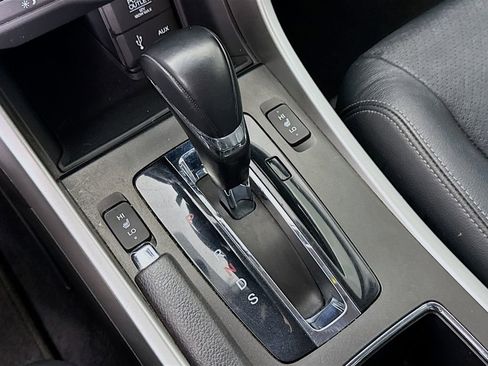 Used 2015 Honda Accord Touring image 19