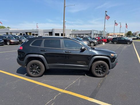Used 2019 Jeep Cherokee Trailhawk AWD/4WD image 8