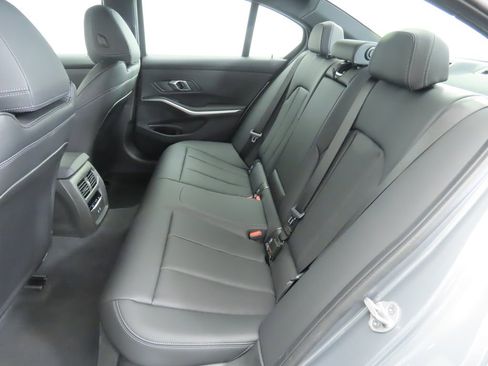 Used 2025 BMW 330i Sedan w/ Convenience Package RWD image 22