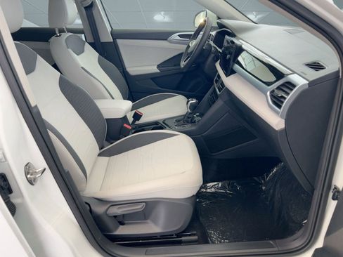 New 2026 Volkswagen Taos SE image 29