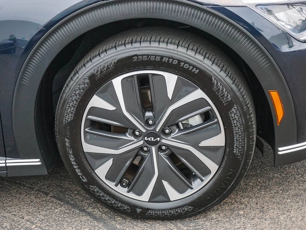 Certified 2023 Kia EV6 Light RWD image 10