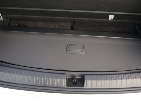 Used 2021 Volkswagen Tiguan SE w/ Panoramic Sunroof Package FWD image 22