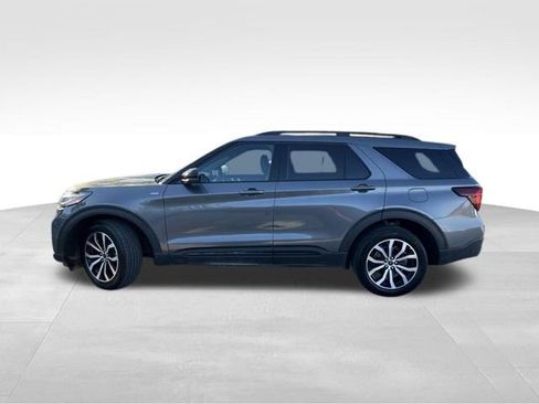 Used 2025 Ford Explorer ST-Line AWD/4WD image 3