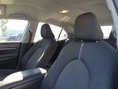 Used 2022 Toyota Camry LE image 20