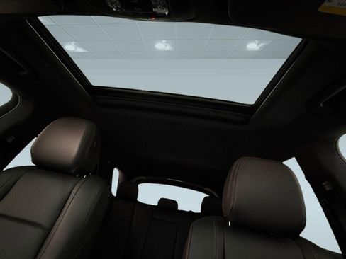 Used 2021 Mercedes-Benz GLE 350 4MATIC w/ Premium Package image 13