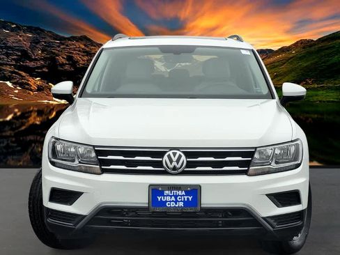 Used 2021 Volkswagen Tiguan SE w/ Panoramic Sunroof Package image 2