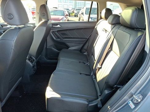 Certified 2022 Volkswagen Tiguan SE image 12