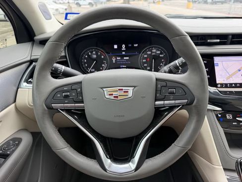 Used 2024 Cadillac XT6 Premium Luxury w/ Technology Package FWD image 15