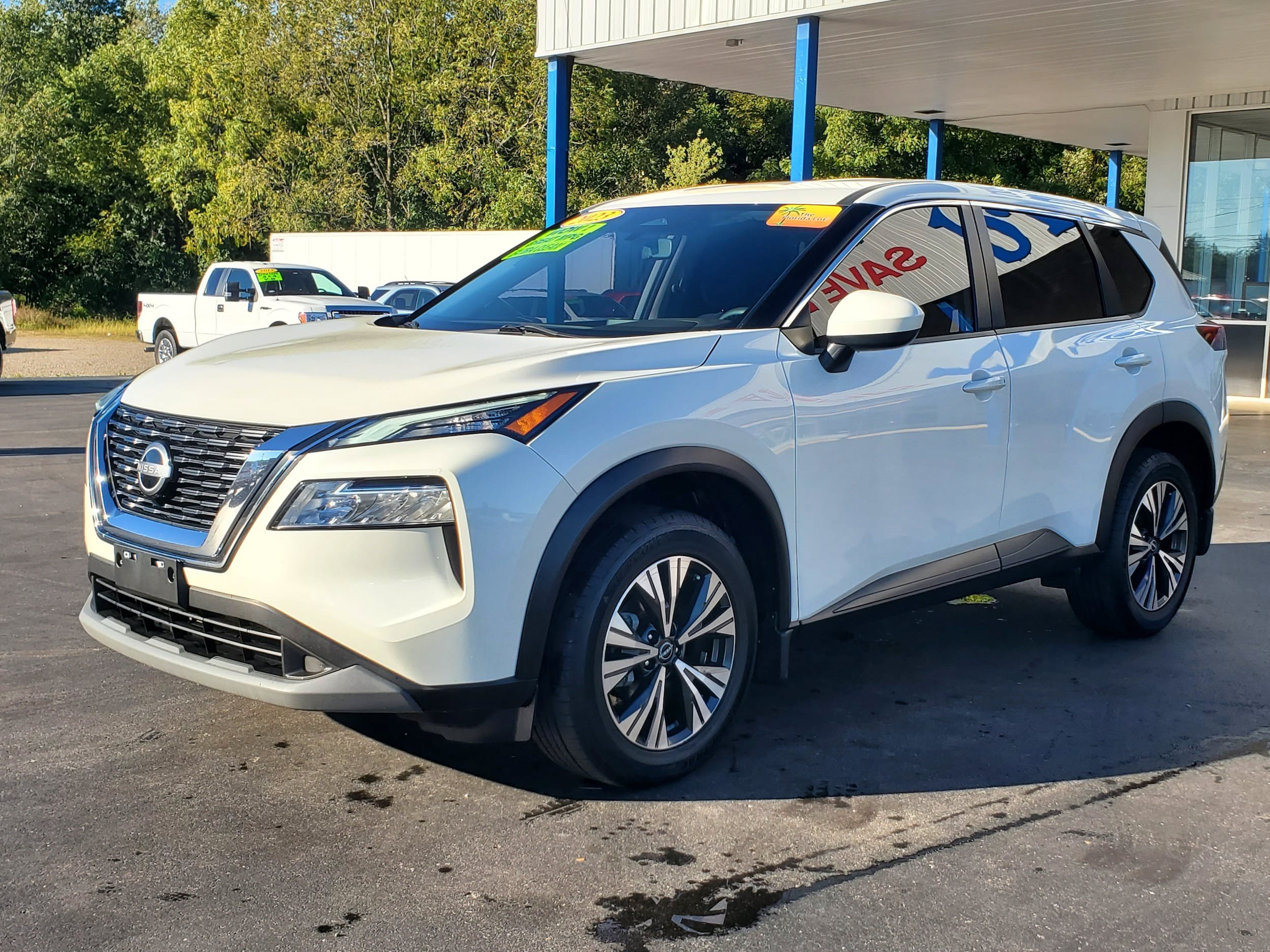 Used 2023 Nissan Rogue SV AWD/4WD image 2