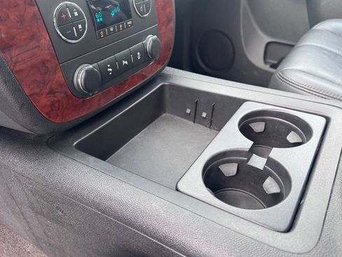 Used 2013 Chevrolet Avalanche LT image 20