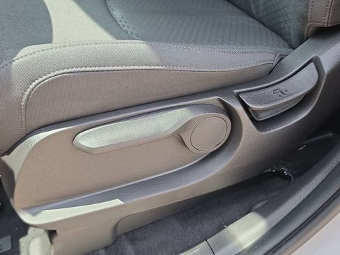 New 2027 Kia Carnival LX FWD image 21