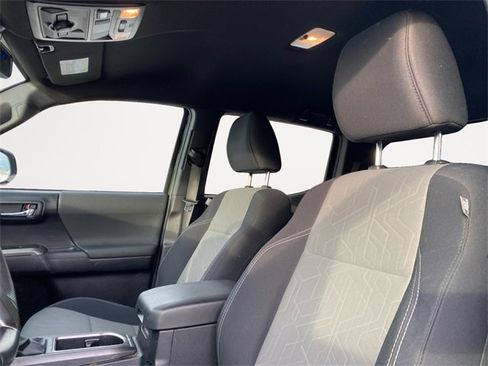 Used 2021 Toyota Tacoma TRD Off-Road image 9