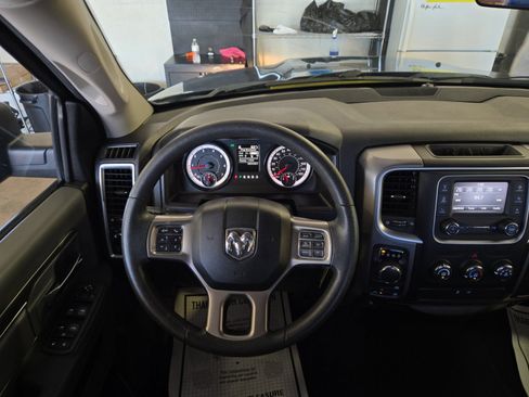 Used 2022 RAM 1500 Classic SLT AWD/4WD image 18