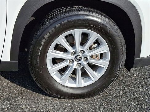 Certified 2024 Toyota Grand Highlander XLE image 8