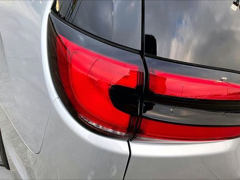 Used 2024 Chrysler Pacifica Touring-L image 31