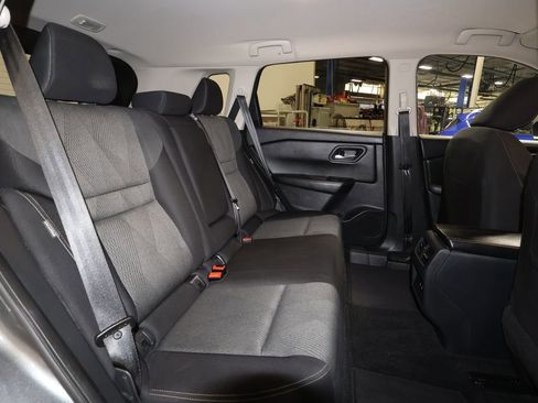 Used 2024 Nissan Rogue SV image 25