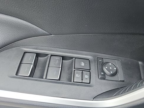 Used 2025 Toyota RAV4 XLE image 28