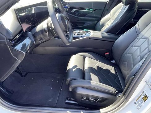 Used 2026 BMW 530i RWD image 13
