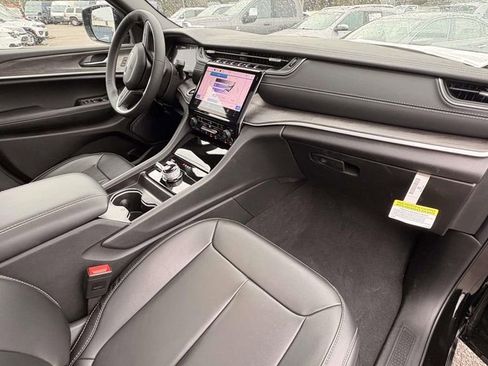 New 2025 Jeep Grand Cherokee L Limited w/ Black Appearance Package AWD/4WD image 14