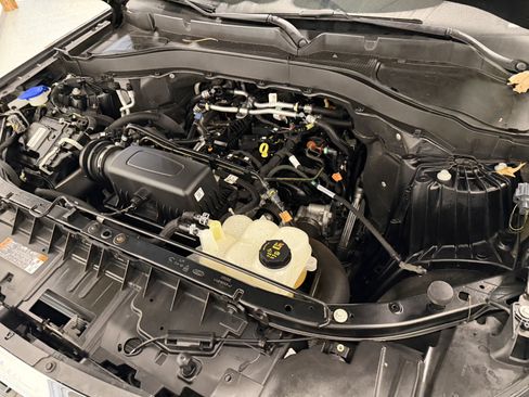 Used 2023 Ford Explorer XLT w/ Equipment Group 202A image 34